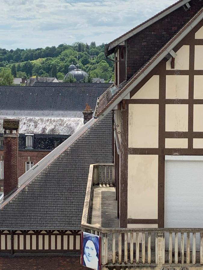 Au Coeur De Lisieux 83 M2 Et Vue Sur La Basilique Διαμέρισμα Εξωτερικό φωτογραφία